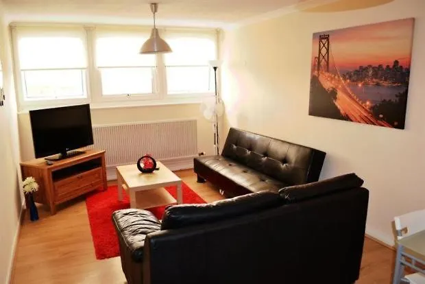 Victoria Centre Studio Apartments - City Centre In The Victoria Centre Shopping Centre Next To The Hilton Hotel With Kitchen And Up To 4 Beds - Parking For Cars Or High Top Vans At Five Pounds A Day - Cook As You Would At Home - Sunday 1Pm Check-Out United Kingdom