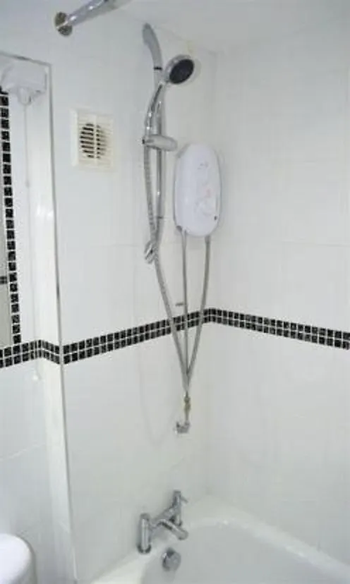 Victoria Centre Studio Apartments - City Centre In The Victoria Centre Shopping Centre Next To The Hilton Hotel With Kitchen And Up To 4 Beds - Parking For Cars Or High Top Vans At Five Pounds A Day - Cook As You Would At Home - Sunday 1Pm Check-Out 0*, Nottingham