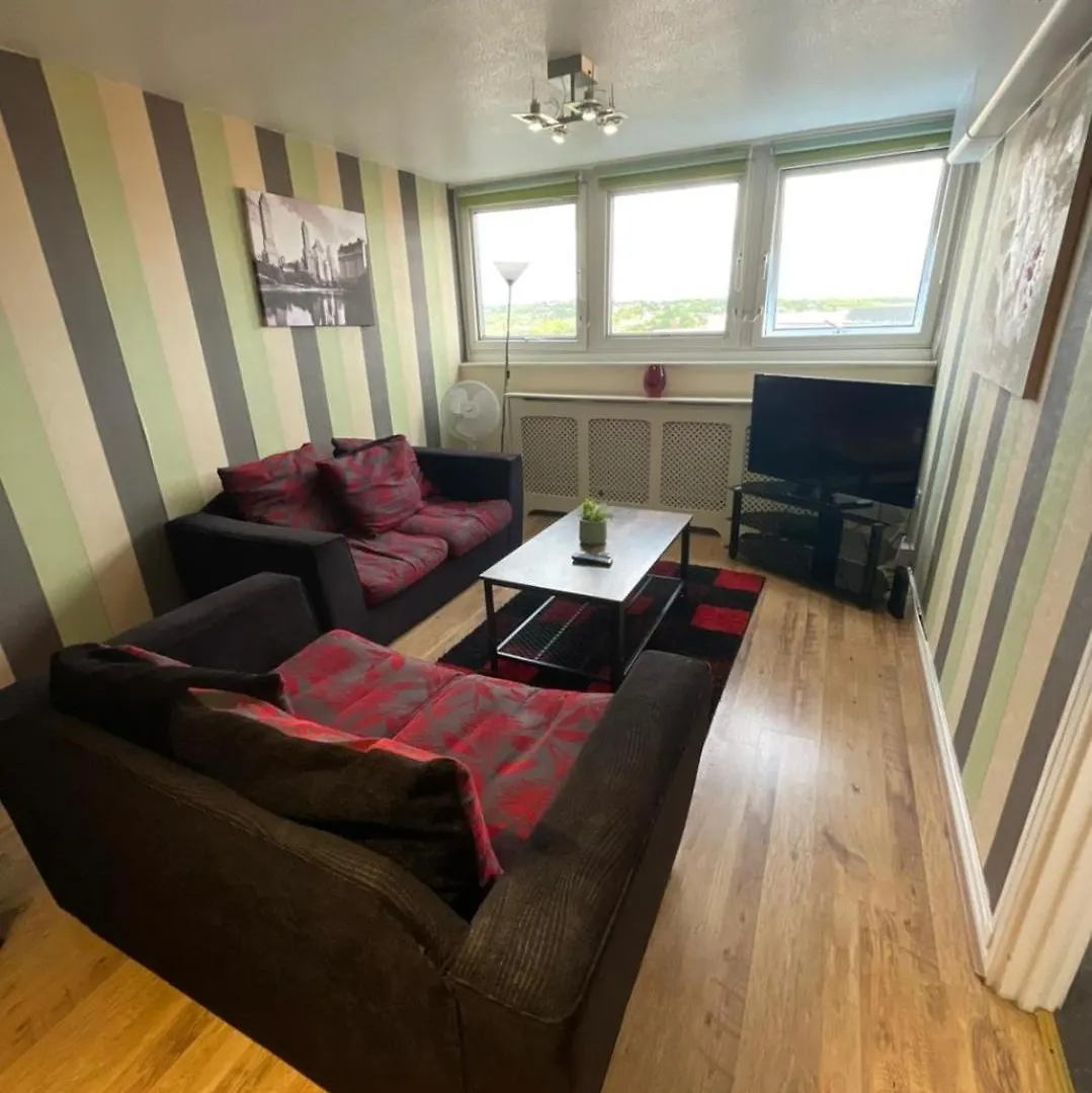 Victoria Centre Two Bedroom Apartments - City Centre In The Victoria Centre Shopping Centre Next To The Hilton Hotel With Kitchen And 4 Beds - Parking For Cars Or High Top Vans From Five Pounds A Day - Sunday 2Pm Check-Out - Flash Sale - Nottingham