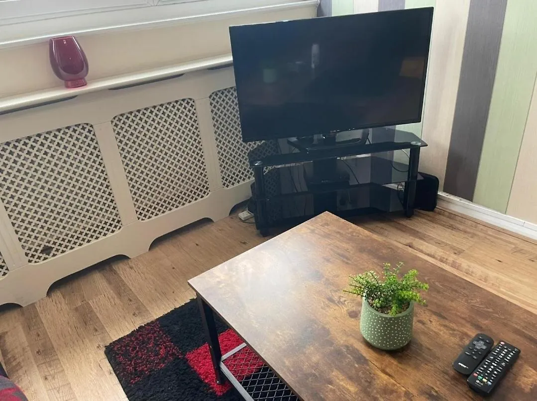 Victoria Centre Two Bedroom Apartments - City Centre In The Victoria Centre Shopping Centre Next To The Hilton Hotel With Kitchen And 4 Beds - Parking For Cars Or High Top Vans From Five Pounds A Day - Sunday 2Pm Check-Out - Flash Sale - Nottingham United Kingdom