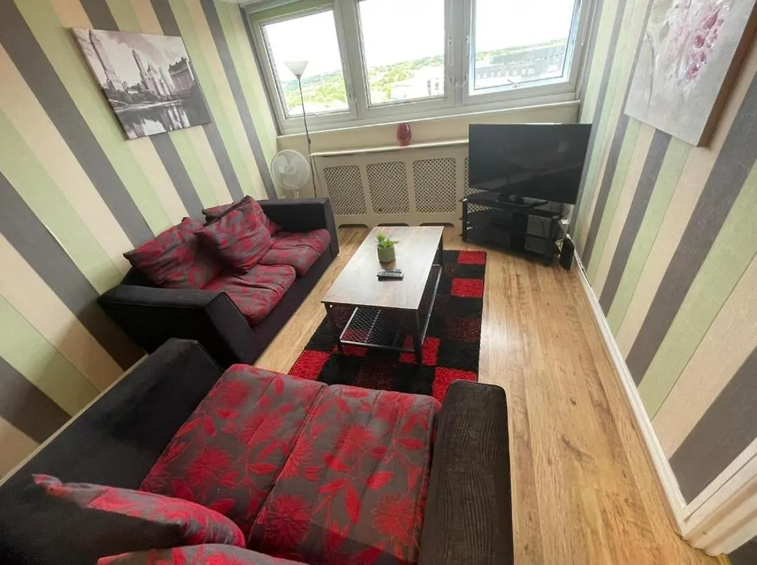 Victoria Centre Two Bedroom Apartments - City Centre In The Victoria Centre Shopping Centre Next To The Hilton Hotel With Kitchen And 4 Beds - Parking For Cars Or High Top Vans From Five Pounds A Day - Sunday 2Pm Check-Out - Flash Sale - Nottingham