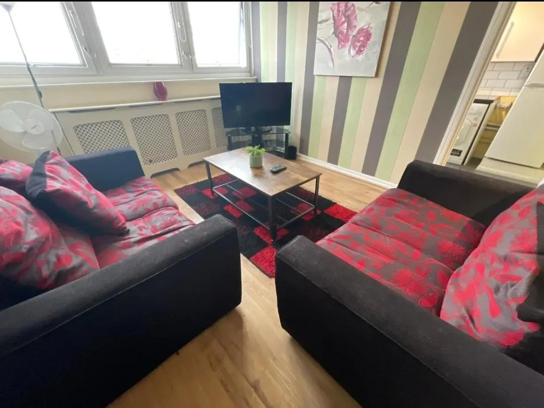 Victoria Centre Two Bedroom Apartments - City Centre In The Victoria Centre Shopping Centre Next To The Hilton Hotel With Kitchen And 4 Beds - Parking For Cars Or High Top Vans From Five Pounds A Day - Sunday 2Pm Check-Out - Flash Sale - Nottingham United Kingdom