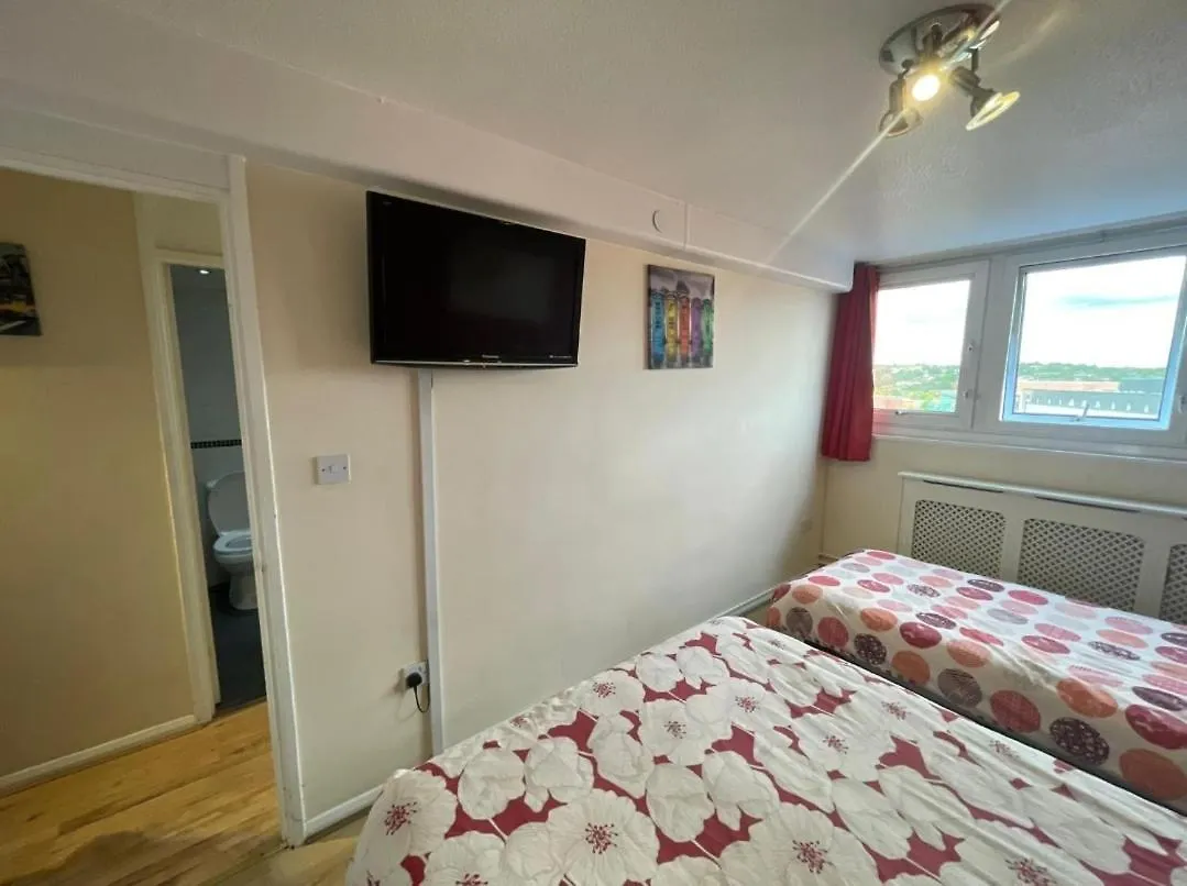 Victoria Centre Two Bedroom Apartments - City Centre In The Victoria Centre Shopping Centre Next To The Hilton Hotel With Kitchen And 4 Beds - Parking For Cars Or High Top Vans From Five Pounds A Day - Sunday 2Pm Check-Out - Flash Sale - Nottingham United Kingdom