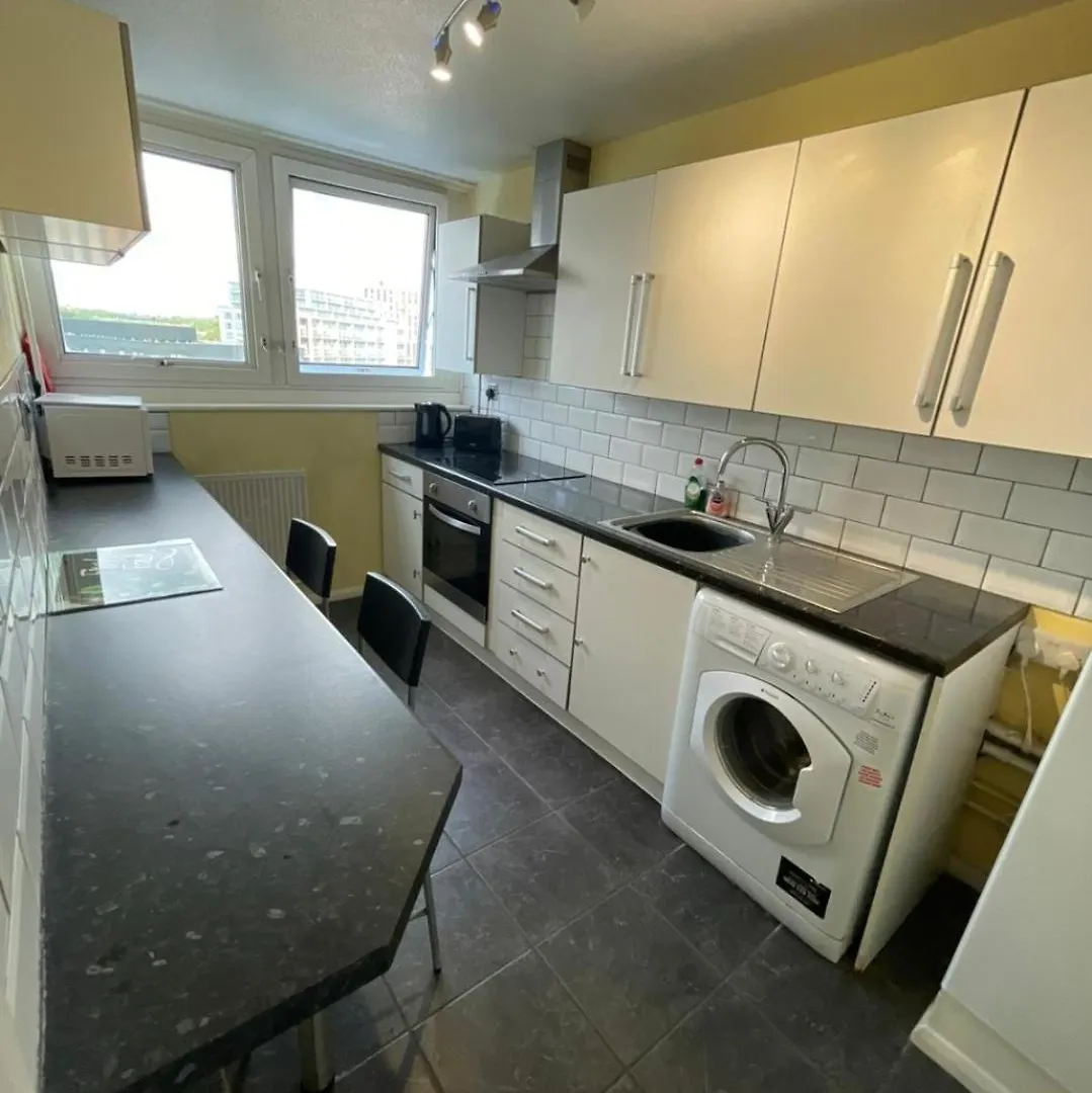 Victoria Centre Two Bedroom Apartments - City Centre In The Victoria Centre Shopping Centre Close To The Motorpoint Arena - With Kitchen And 4 Beds - Parking For Cars Or High Top Vans From Five Pounds A Day -Sunday 2Pm Check-Out - Flash Sale - Nottingham United Kingdom