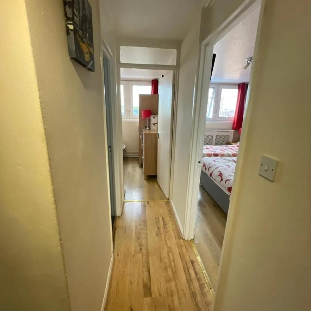 Victoria Centre Two Bedroom Apartments - City Centre In The Victoria Centre Shopping Centre Close To The Motorpoint Arena - With Kitchen And 4 Beds - Parking For Cars Or High Top Vans From Five Pounds A Day -Sunday 2Pm Check-Out - Flash Sale - Nottingham