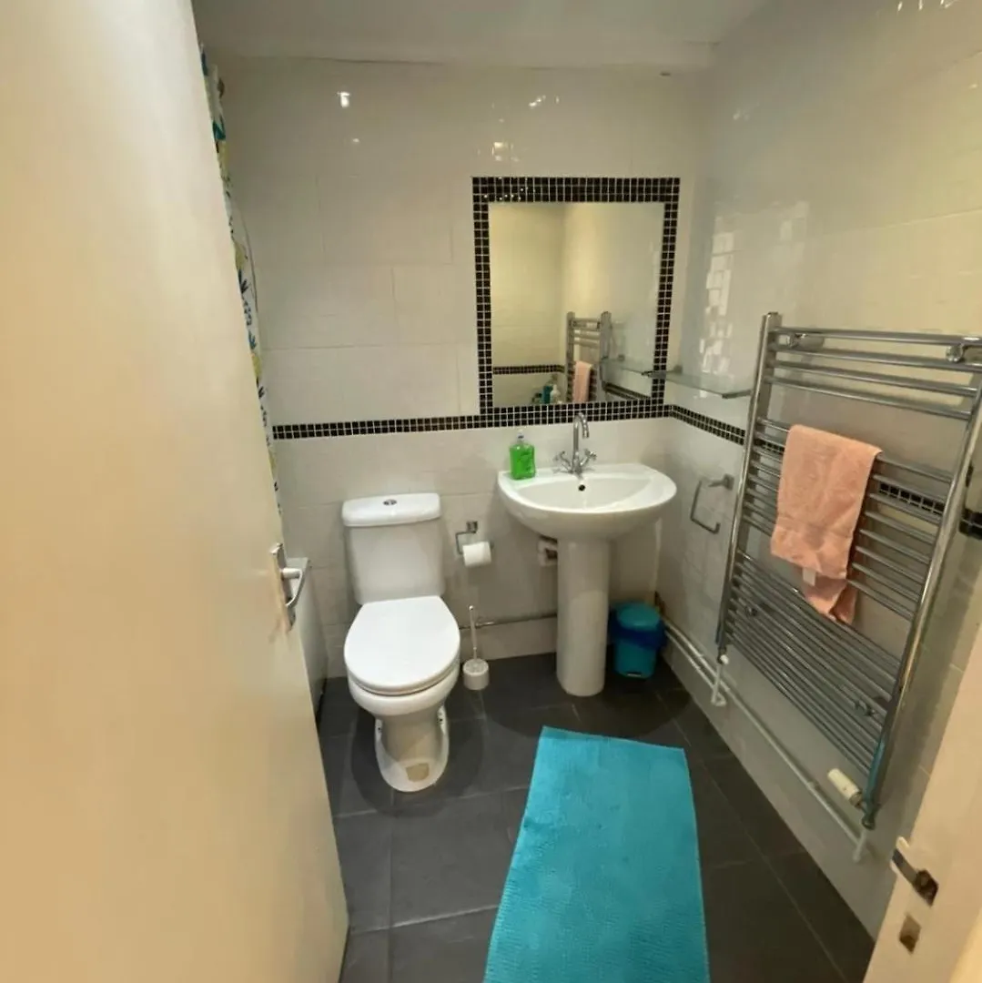 Victoria Centre Two Bedroom Apartments - City Centre In The Victoria Centre Shopping Centre Close To The Motorpoint Arena - With Kitchen And 4 Beds - Parking For Cars Or High Top Vans From Five Pounds A Day -Sunday 2Pm Check-Out - Flash Sale - Nottingham