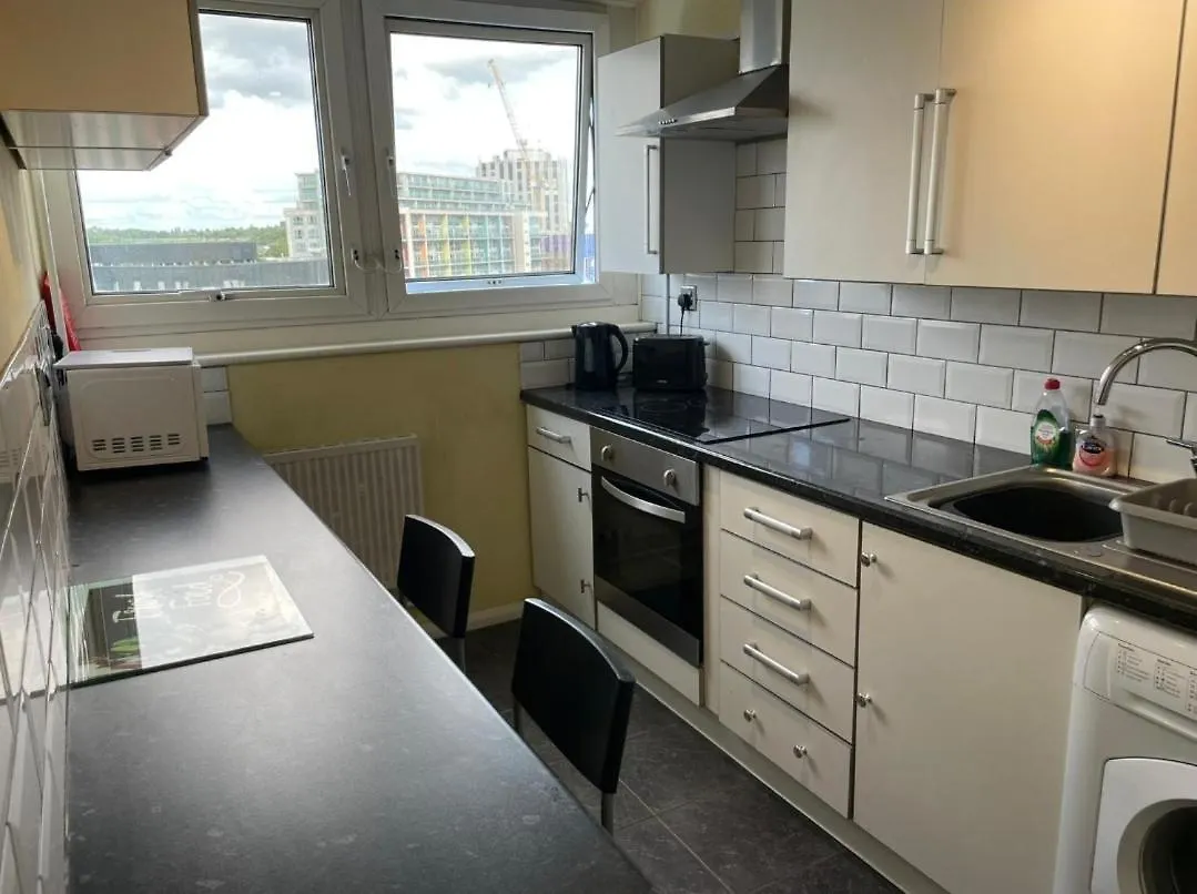 Victoria Centre Two Bedroom Apartments - City Centre In The Victoria Centre Shopping Centre Close To The Motorpoint Arena - With Kitchen And 4 Beds - Parking For Cars Or High Top Vans From Five Pounds A Day -Sunday 2Pm Check-Out - Flash Sale - Nottingham